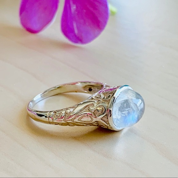 Exquisite Moonstone Ring Sterling Silver - Picture 2 of 8